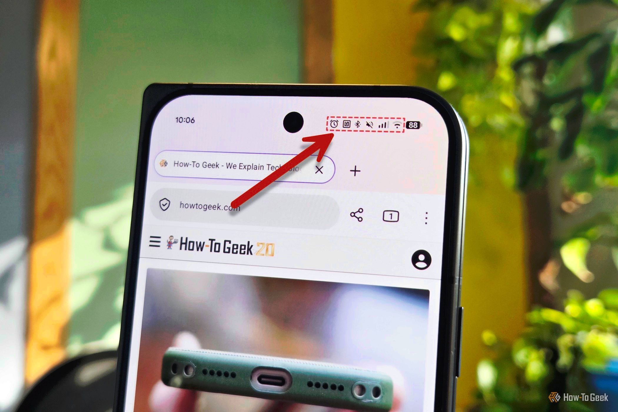 Your Android status bar is cluttered with icons (so remove them)