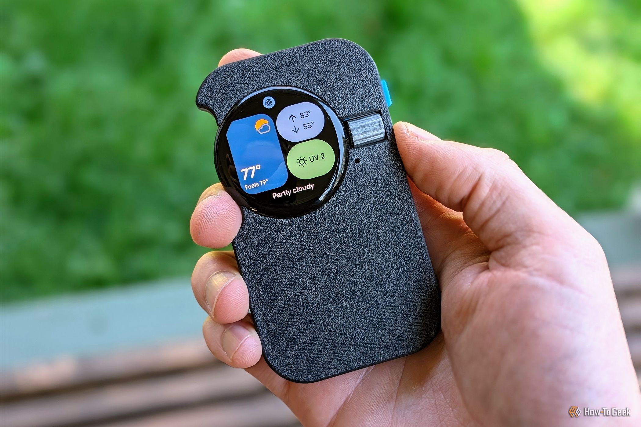 This simple 3D print transformed my Pixel Watch into a minimalist "dumb" phone